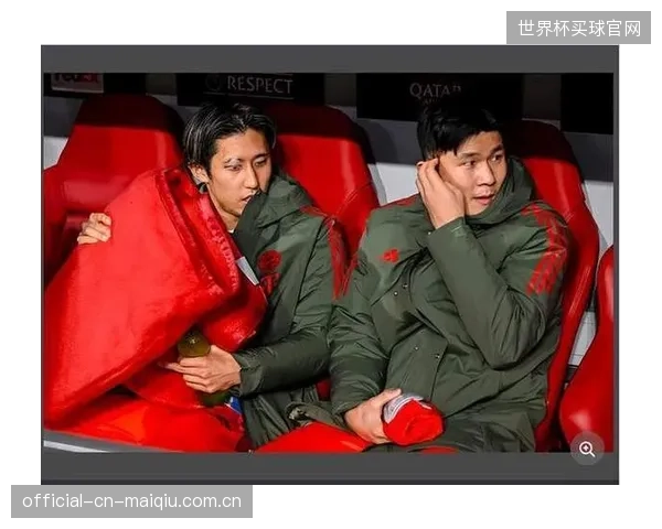 板仓滉与伊藤洋辉的健康回归,将极大提升日本队后防线的稳定性和出球能力。 板仓滉与伊藤洋辉的健康回归,将极大提升日本队后防线的稳定性和出球能力。